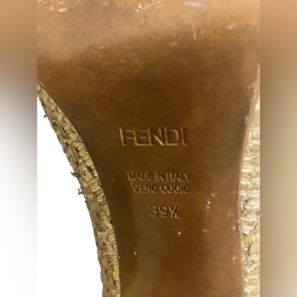 Fendi
Metallic Gold Tone Peep-Toe Pumps Women's Size 9 - Picture 6 of 11